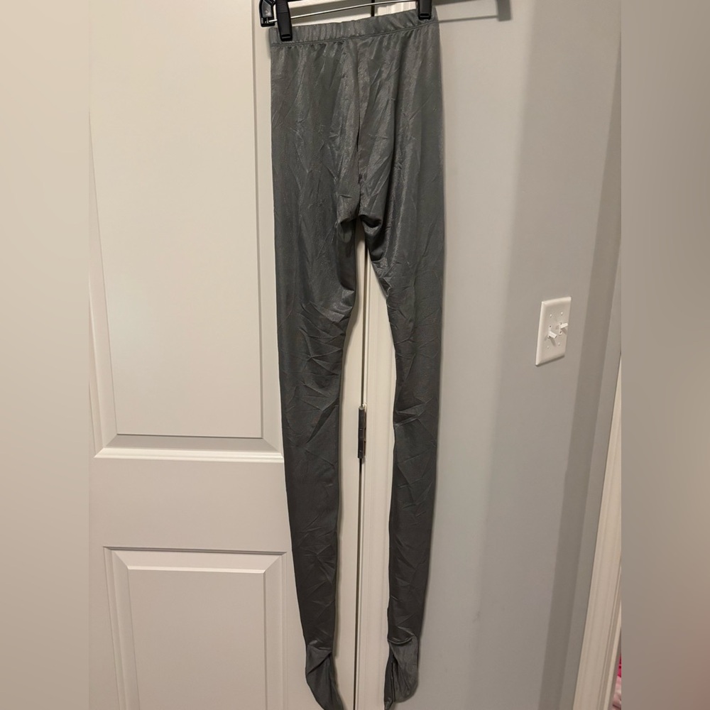 SKIMS NWT Glissenette Footed Leggings in the color Thunder Grey size XXS - Picture 7 of 12